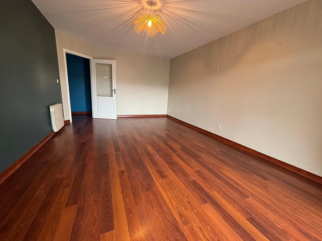 Pièces - Appartement 3 Pièces avec Salon-Séjour Lumineux à Laval