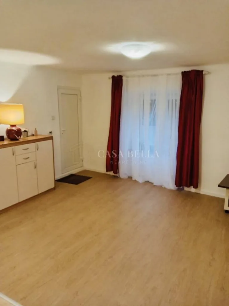 Elutuba - Studio Flat with Storage in Trešnjevka, Zagreb