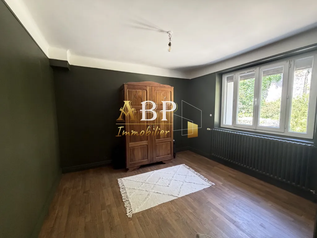 Elutuba - Refurbished 5-Bedroom House in Châteaudun