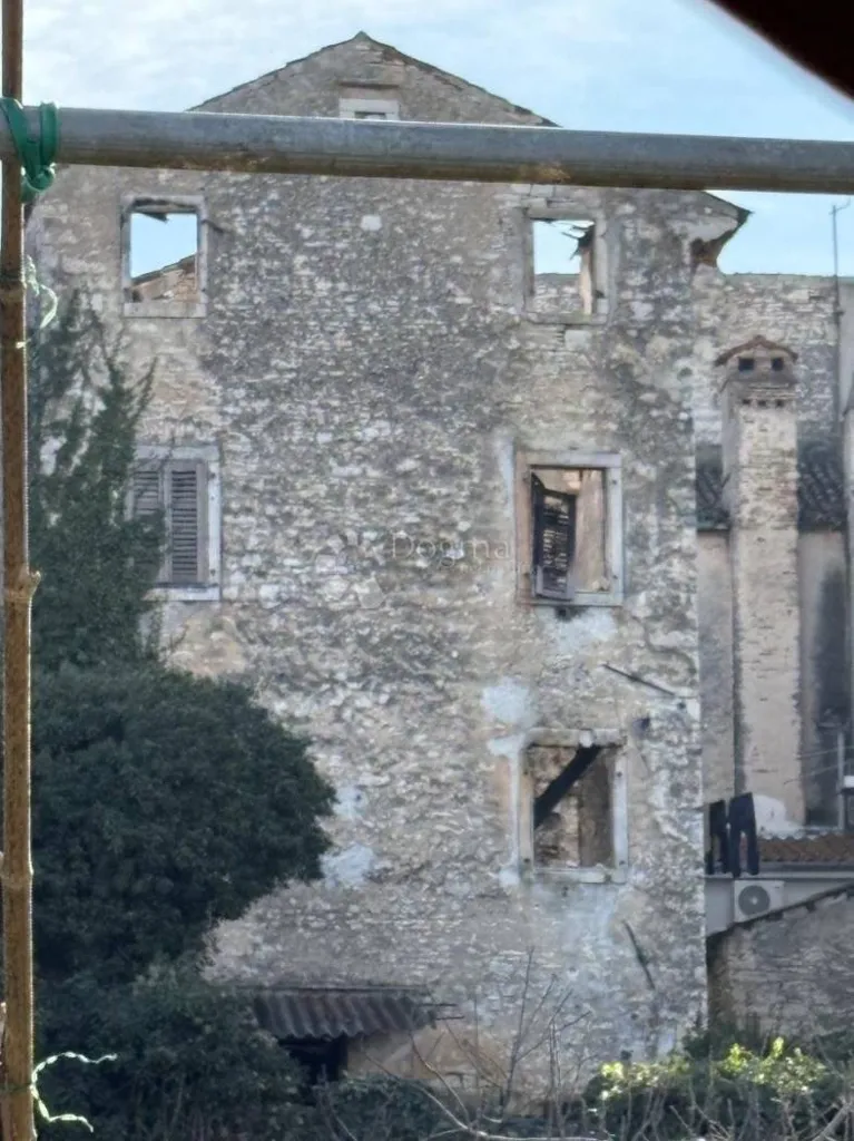 Exterior - Ruined House with Large Garden in Vodnjan