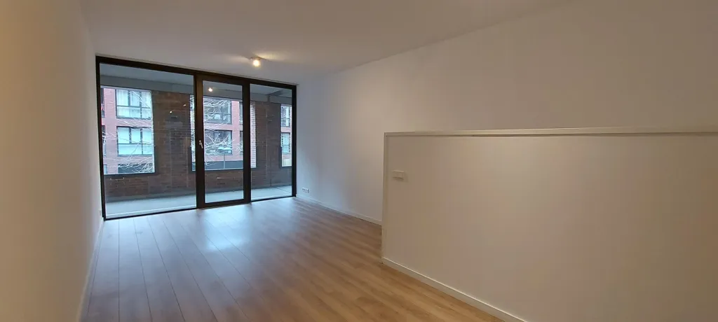Pièces - Modern Apartment with Balcony near Breda Centraal