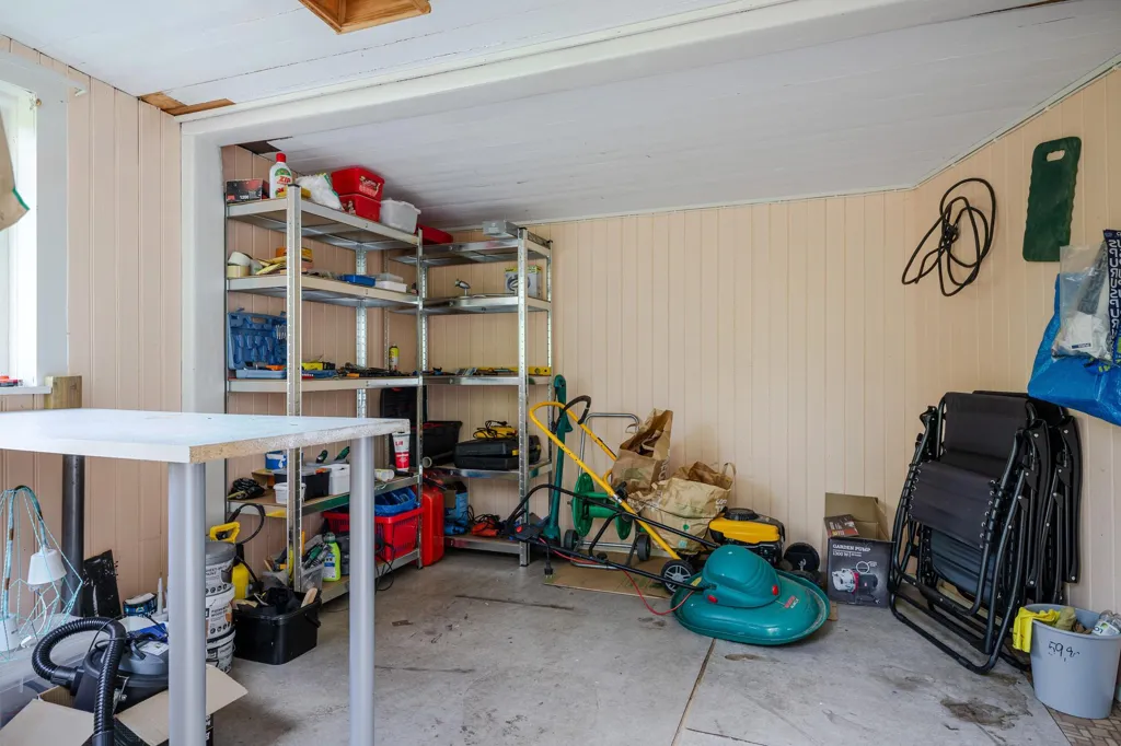 Garage - Cottage with Forest Setting near Norrköping