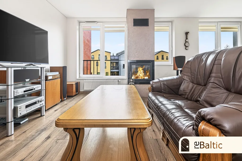 Séjour - Two-Storey Apartment with Fireplace in Burbiškės