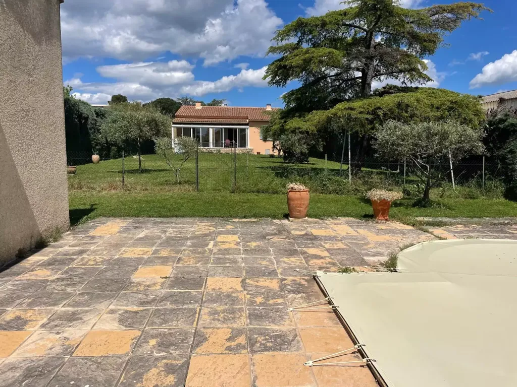 Piscine - Villa avec Piscine et Jardin à Uzès