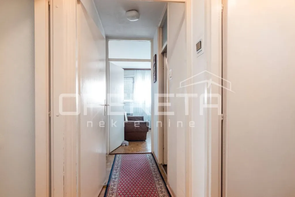 Esik - Three-bedroom Apartment with Central Heating in Zagreb