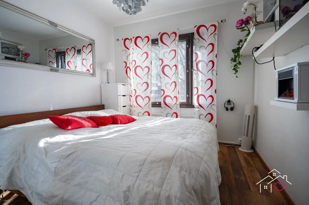 Bedrooms - Flat with Glazed Balcony in Riutoja