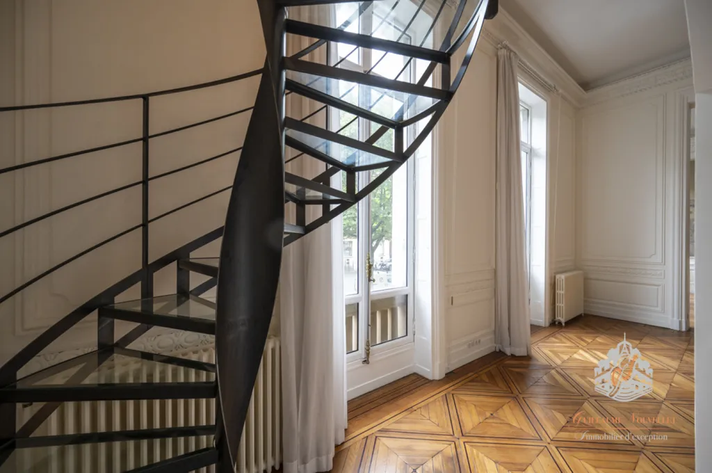 Pièces - Appartement Luxueux avec Parquet Versailles à Paris