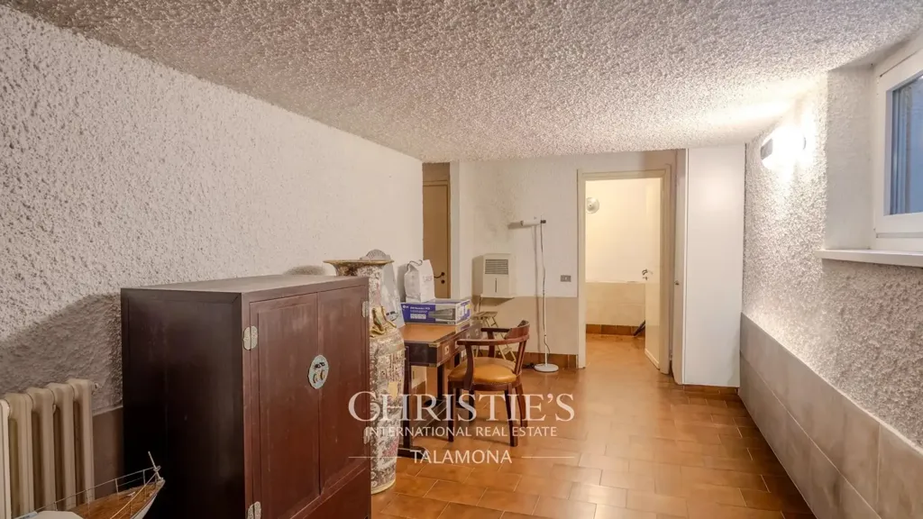 Dining Room - Lakefront Villa with Private Park in Ranco