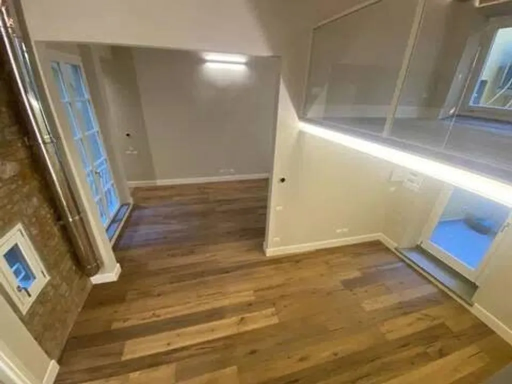 Living Room - Luxury 4-Bedroom Apartment in Florence