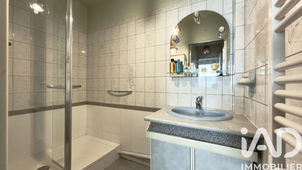 Bagni - 3-Bed Apartment with Balcony in Nanterre