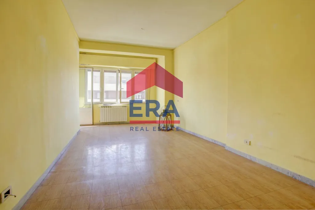 Pièces - Apartment to Renovate in Central Pomezia