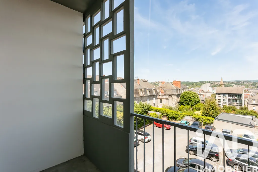 Rõdu - 3-Bed Apartment with Balcony near Brive Gare