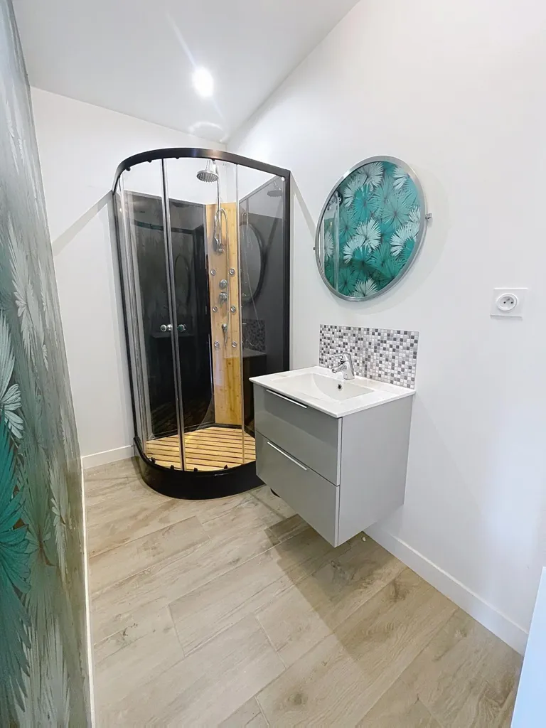 Salles de bain - Maison de 6 Pièces avec Terrasse à Mayenne