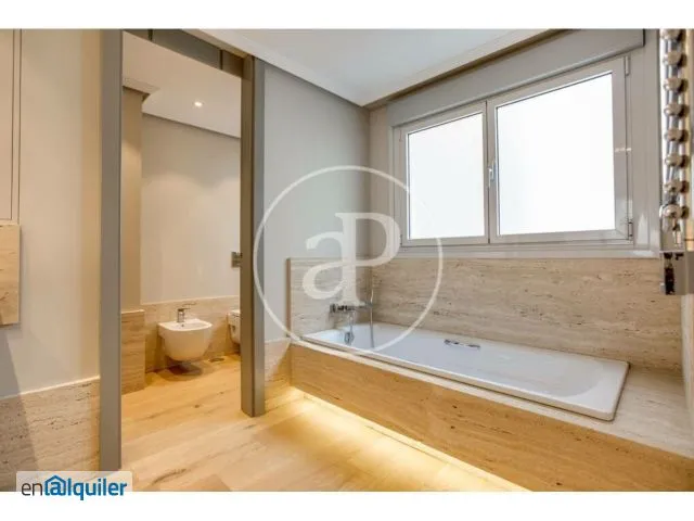 Bagni - Apartment with Balcony in Retiro, Madrid