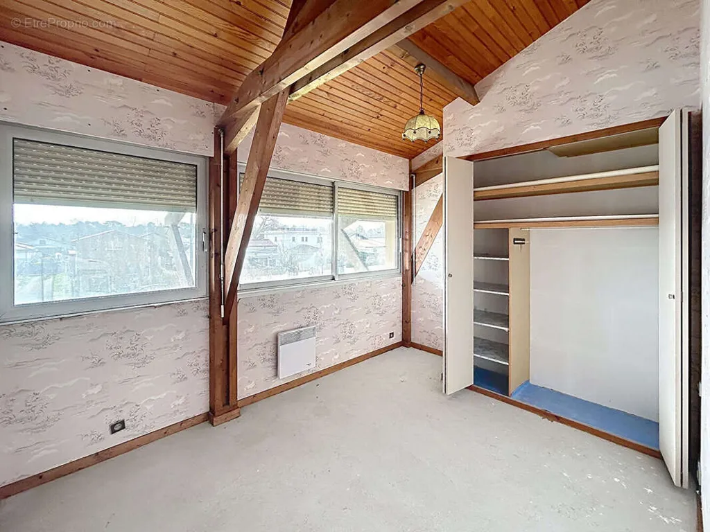Pièces - Ensemble Immobilier avec Local Commercial à Pessac