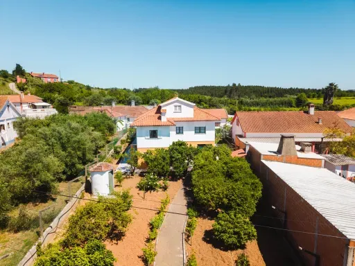 Vue aérienne - Charming House with Fruit Trees in Private Setting