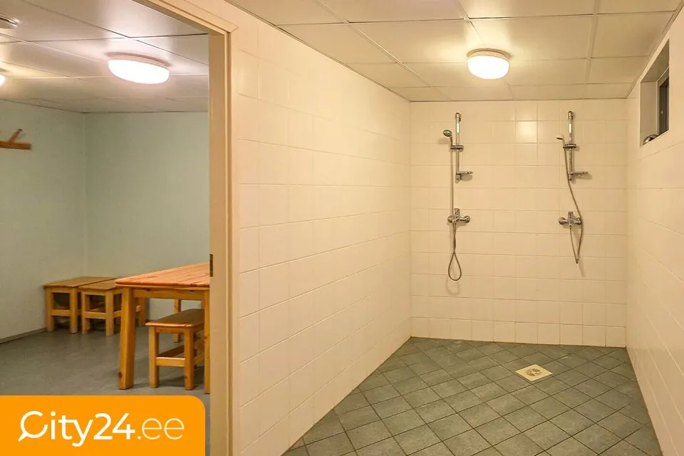 Salles de bain - Two-Bedroom Apartment with Balcony in Central Location