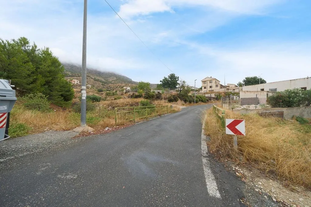 Giardino - Rural House with Potential in Fortuna