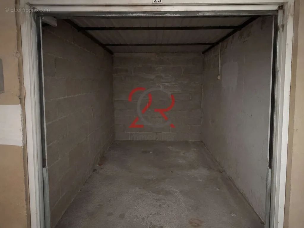 Garage - Entrepôt Modulable avec Places de Parking à Talence