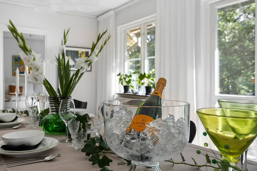 Salle à manger - Classic Villa with Parkett Floors in Kalmar