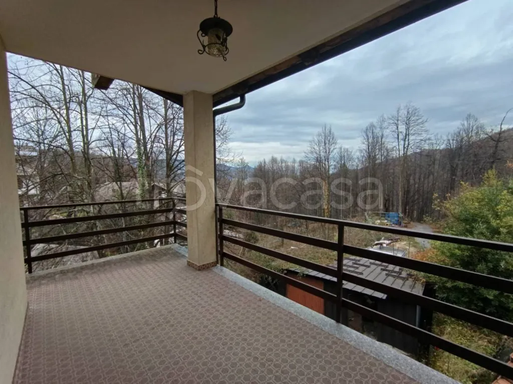 Balcony - Semi-detached House with Garden in Giaveno