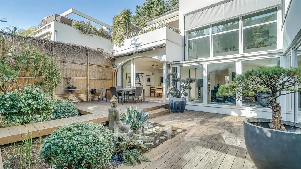Terrass - Secluded Renovated House with Garden in Boulogne Billancourt