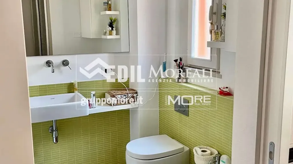 Salles de bain - Rear-Facing Apartment with Garden in Modena