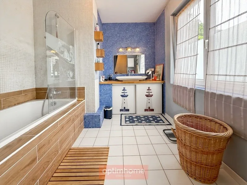 Salles de bain - Maison de Maçon avec Potentiel d'Évolution en Lisière de Forêt