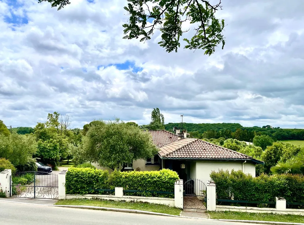 Esterno - Rustic Stone House with Pool near Auch