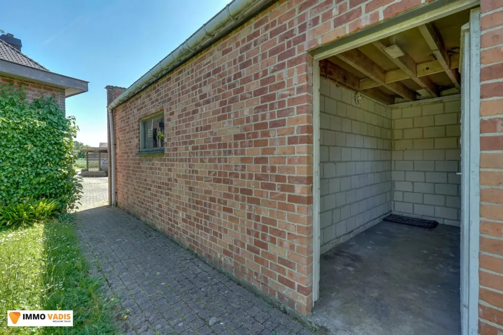 Exterior - 1966 House with Basement in Beverst