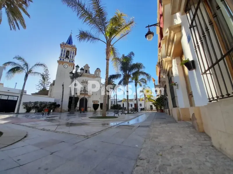 Historic Building with Rooftop in Cruz del Mar