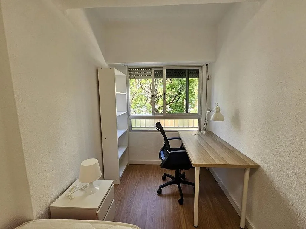 Bureau - Fully Renovated Student Flat in Valencia