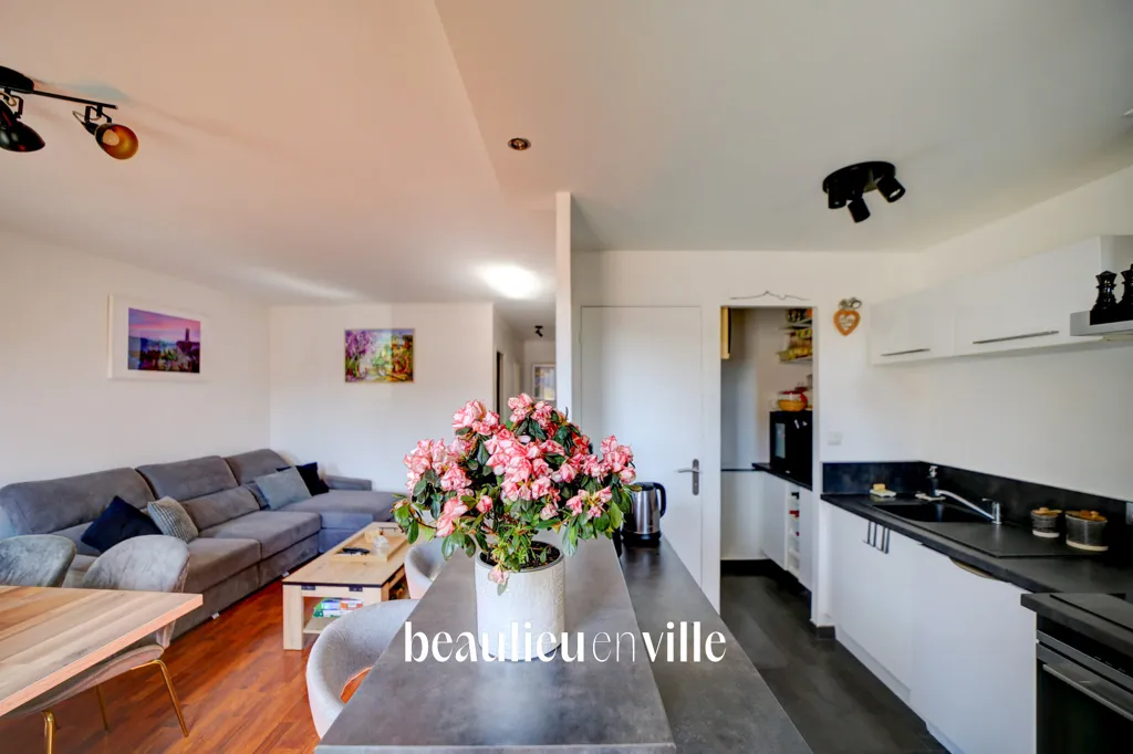 Séjour - Appartement T3 Calme avec Vue sur Deux Rues à La Ciotat