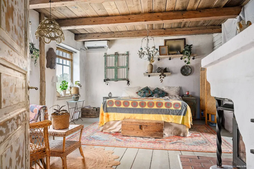 Magamistoad - Historic Farmhouse with Garden in Harholma