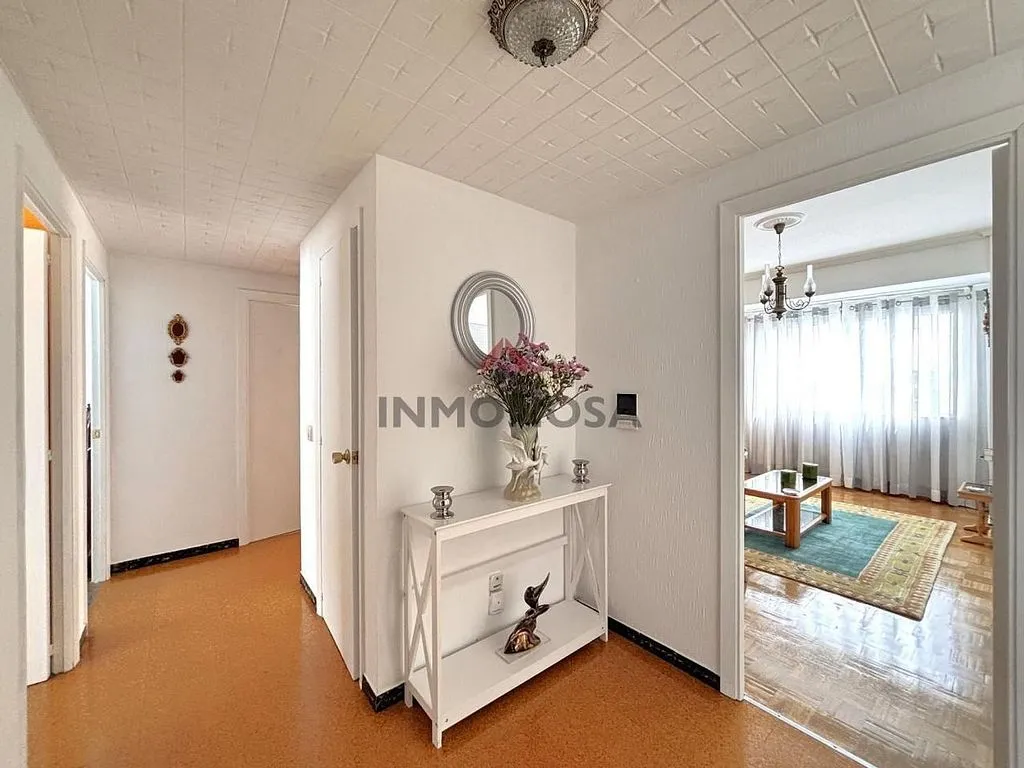 Esik - Apartment with Balcony in Zona Ultramar