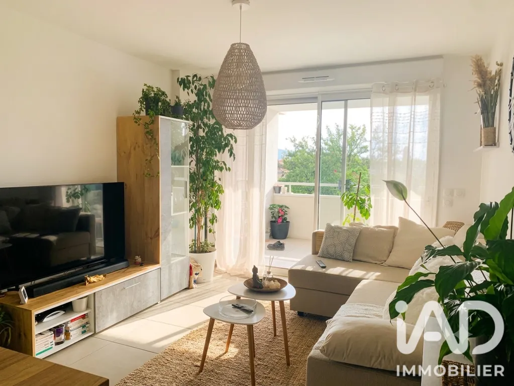 Elutuba - Renovated T2 with Garage in La Garde