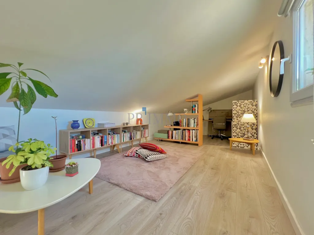 Séjour - Appartement T3 avec Mezzanine au Centre Historique de Fréjus