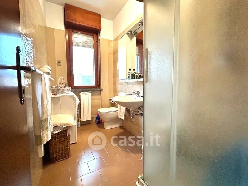 Salles de bain - Triplex with Double Garage in Varese