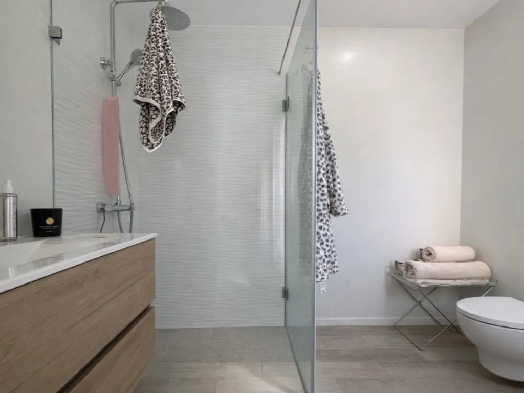 Salles de bain - Contemporary Semidetached House in Mafra
