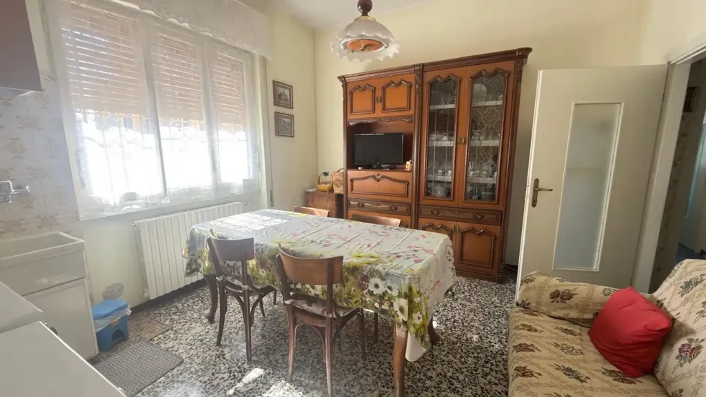 Salle à manger - Cielo-Terra Property with Shop in Binasco