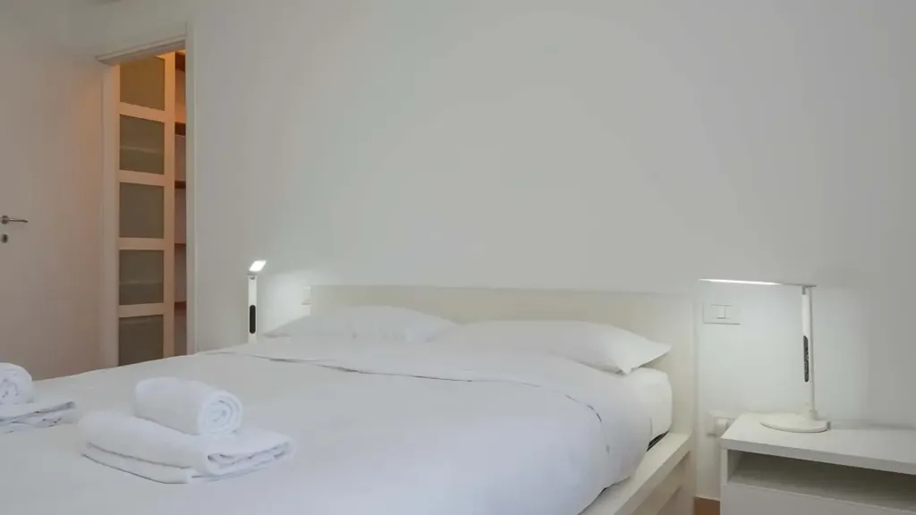 Chambres - Modern Studio with Metro Access in Milan