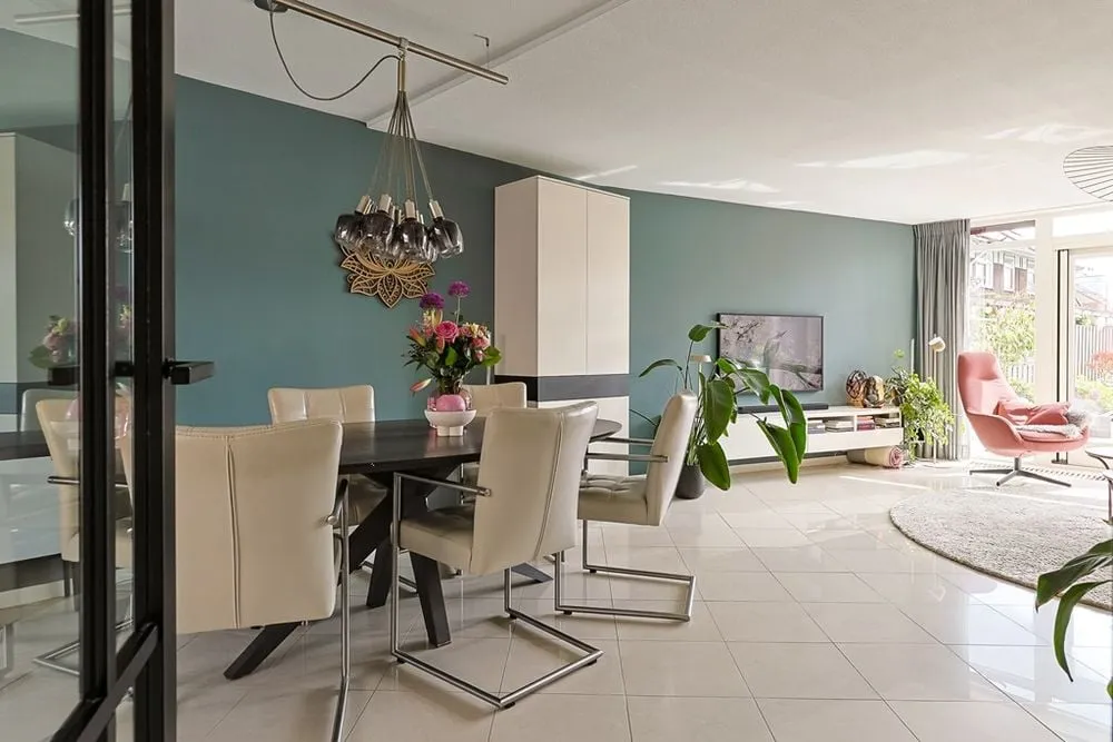 6-room house in Alphen Aan Den Rijn
