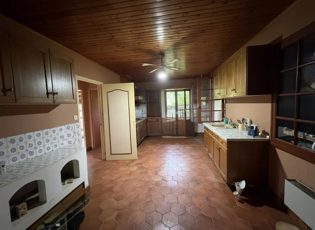 Cuisine - Maison à rénover avec véranda à Thenac