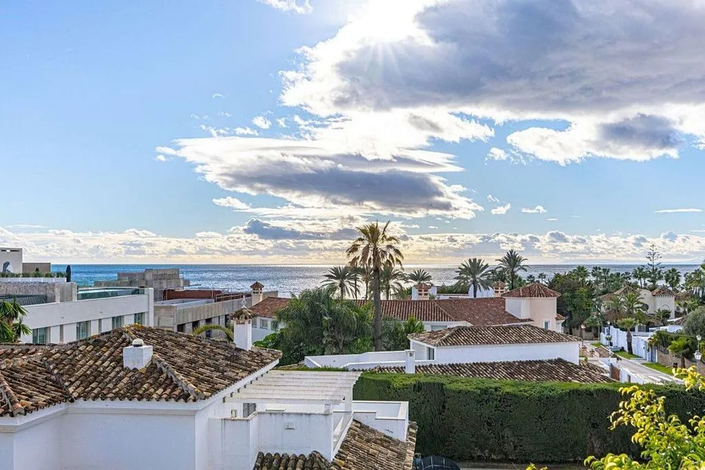 Balcon - Traditional Chalet with Pool in Las Chapas, Marbella