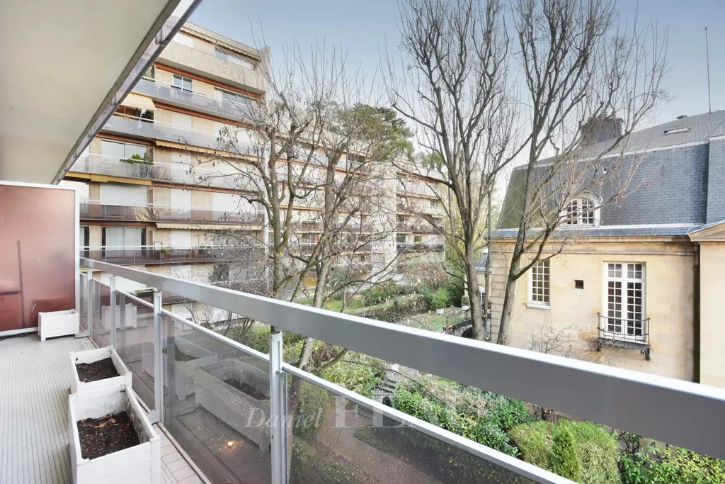 Rõdu - Flat with Balconies in Neuilly sur Seine