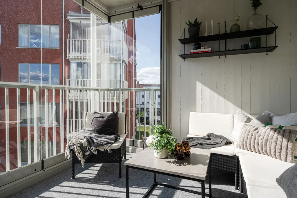 Balcon - Modern Apartment with Balcony in Central Location