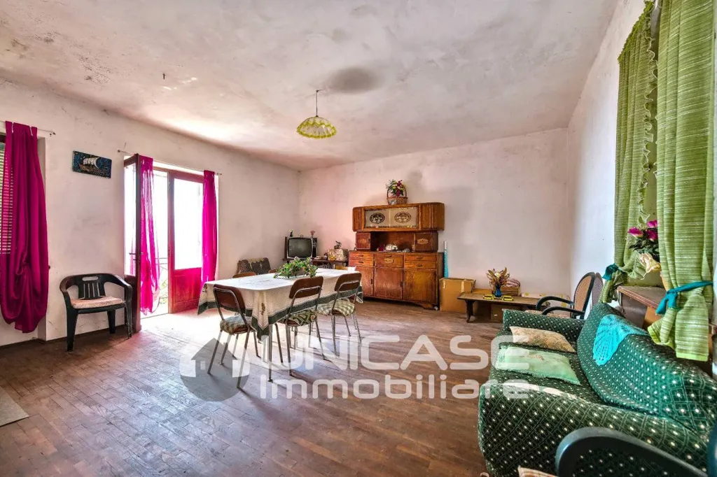 Söögituba - Rustic House with Garden in Bagnolo Piemonte