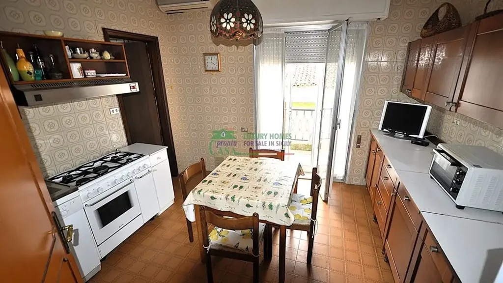 Cuisine - Apartment with Perimeter Balcony in Ragusa