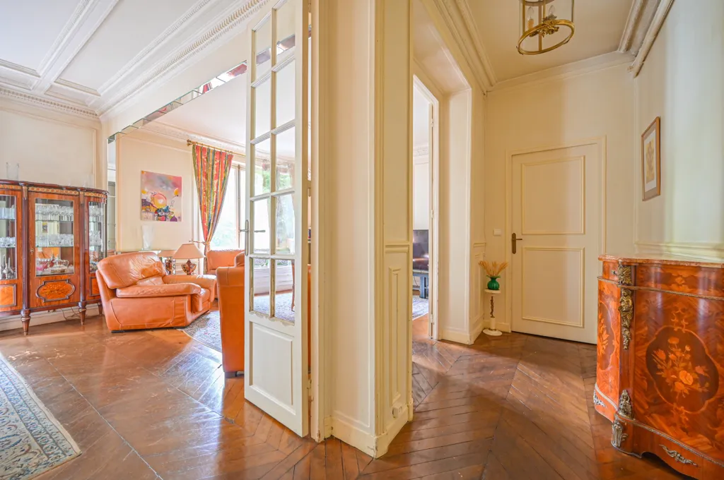 Séjour - Appartement Haussmannien avec Balcon Sud à Paris 11ème