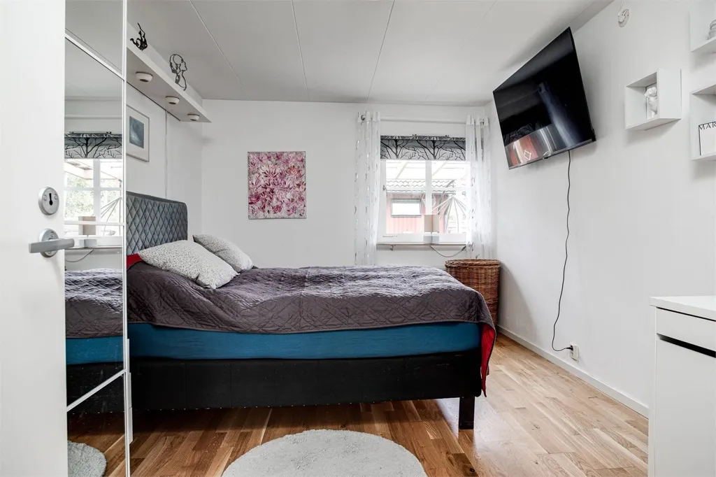 Magamistoad - Corner Flat with Modern Finish in Kopparberg